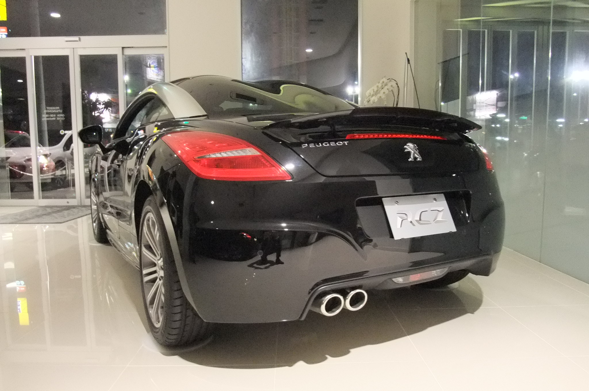 真夜中のショールーム