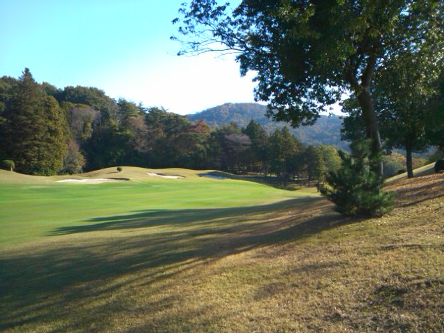 青い空、白い雲、すこし紅葉。