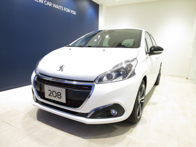 限定モデル208GT Lineを展示中