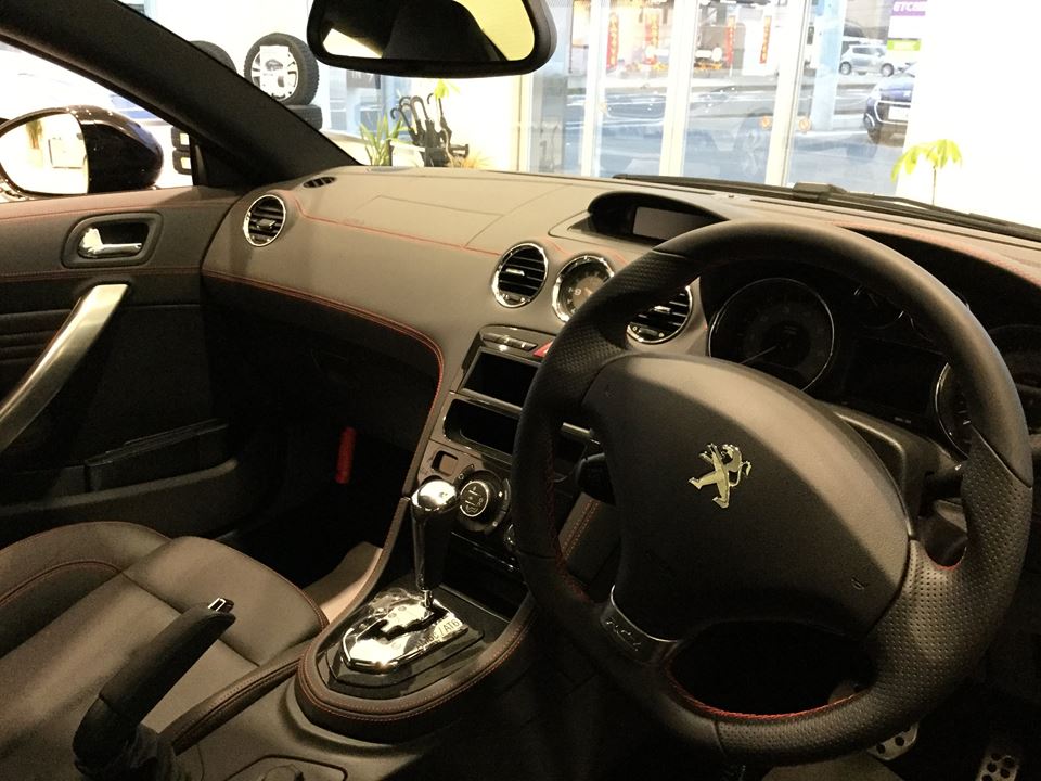 限定モデル RCZ GTLineを展示中