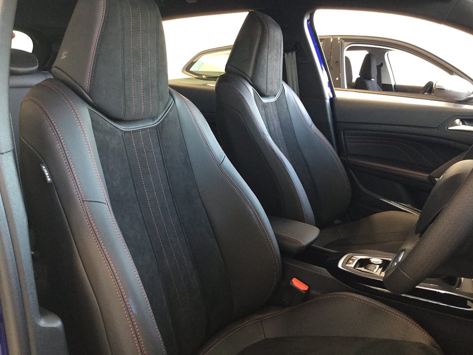 NEW PEUGEOT 308 GT Lineを展示しました。