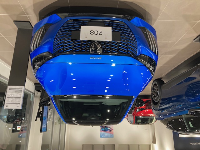 208HYBRIDデビューフェア本日より開催しております🚗