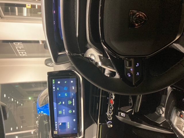 ✨即納可能な新型208のご案内です✨
