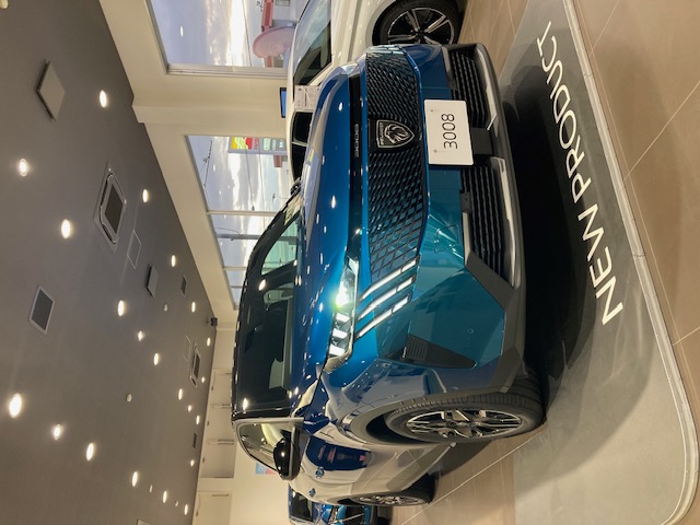 3008GTHYBRID展示中です🚗